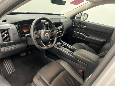 Used 2025 Nissan Pathfinder SL image 36