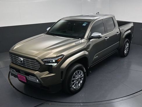 Used 2026 Toyota Tacoma Limited AWD/4WD image 17