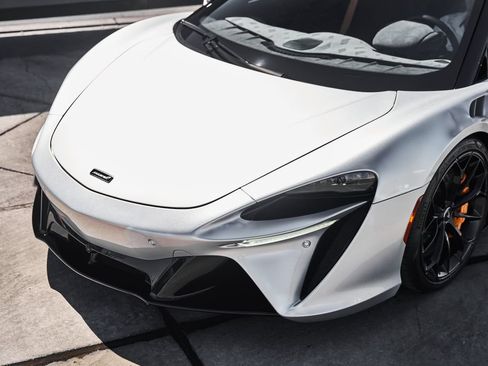 Used 2023 McLaren Artura RWD image 7