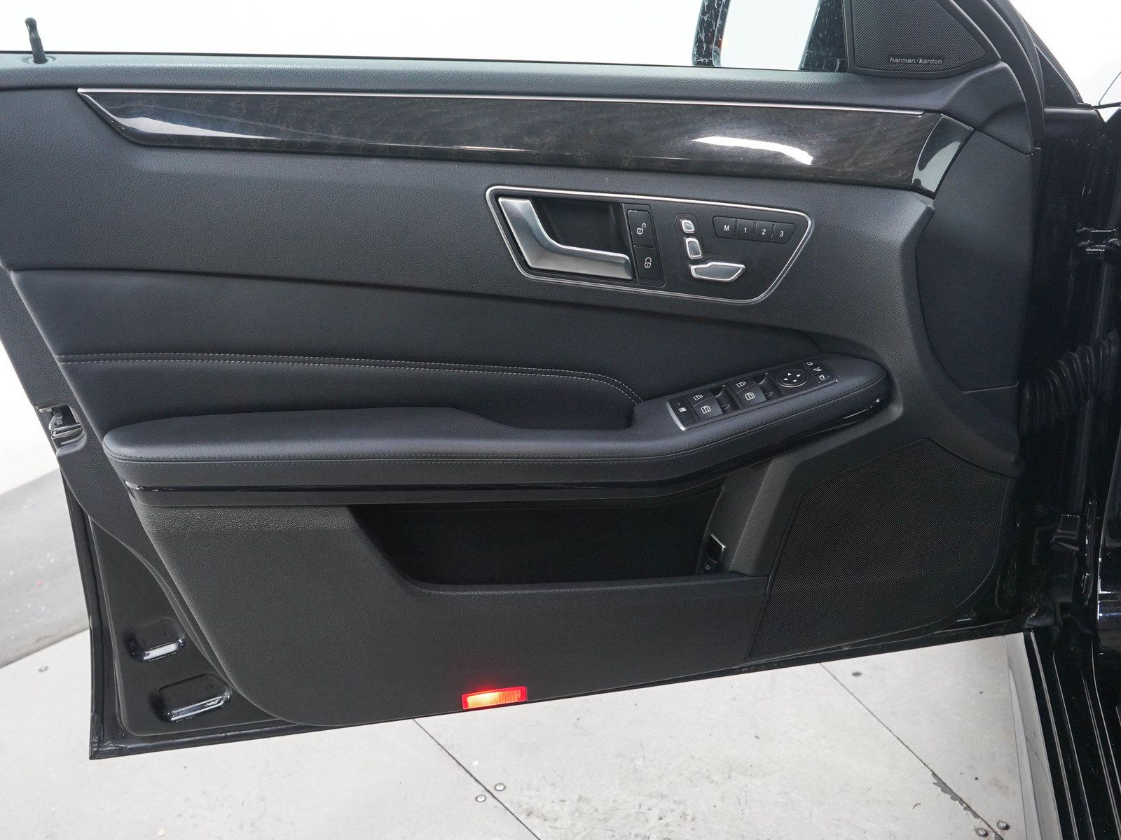 Used 2016 Mercedes-Benz E 350 4MATIC Sedan image 19