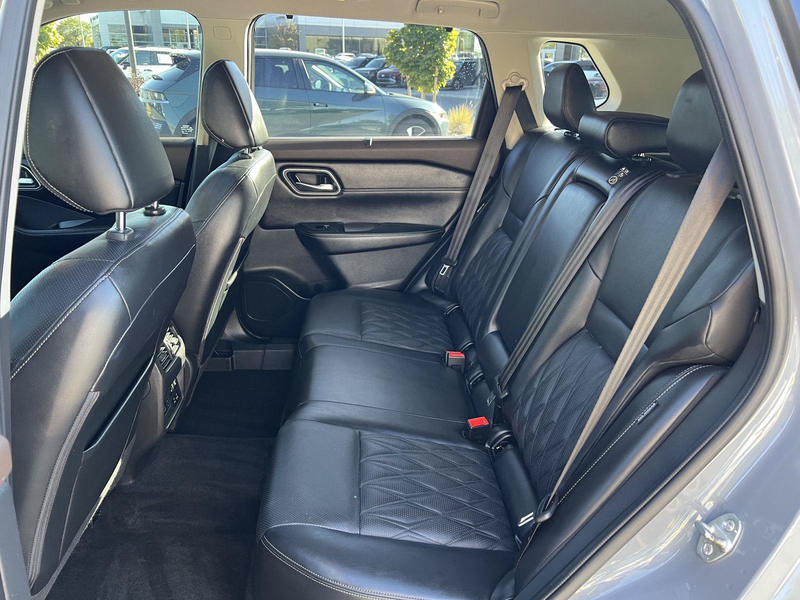 Used 2022 Nissan Rogue Platinum w/ Head-Up Display Package AWD/4WD image 29