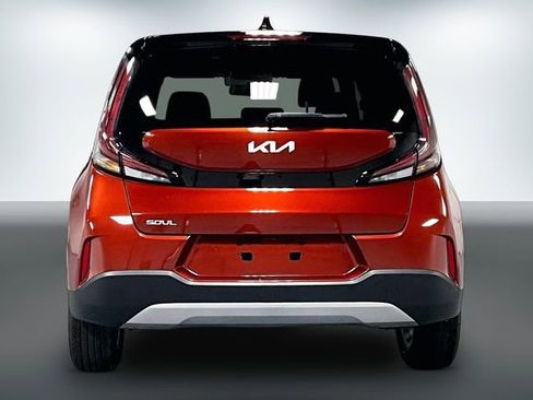 Used 2025 Kia Soul LX w/ LX Technology Package FWD image 6