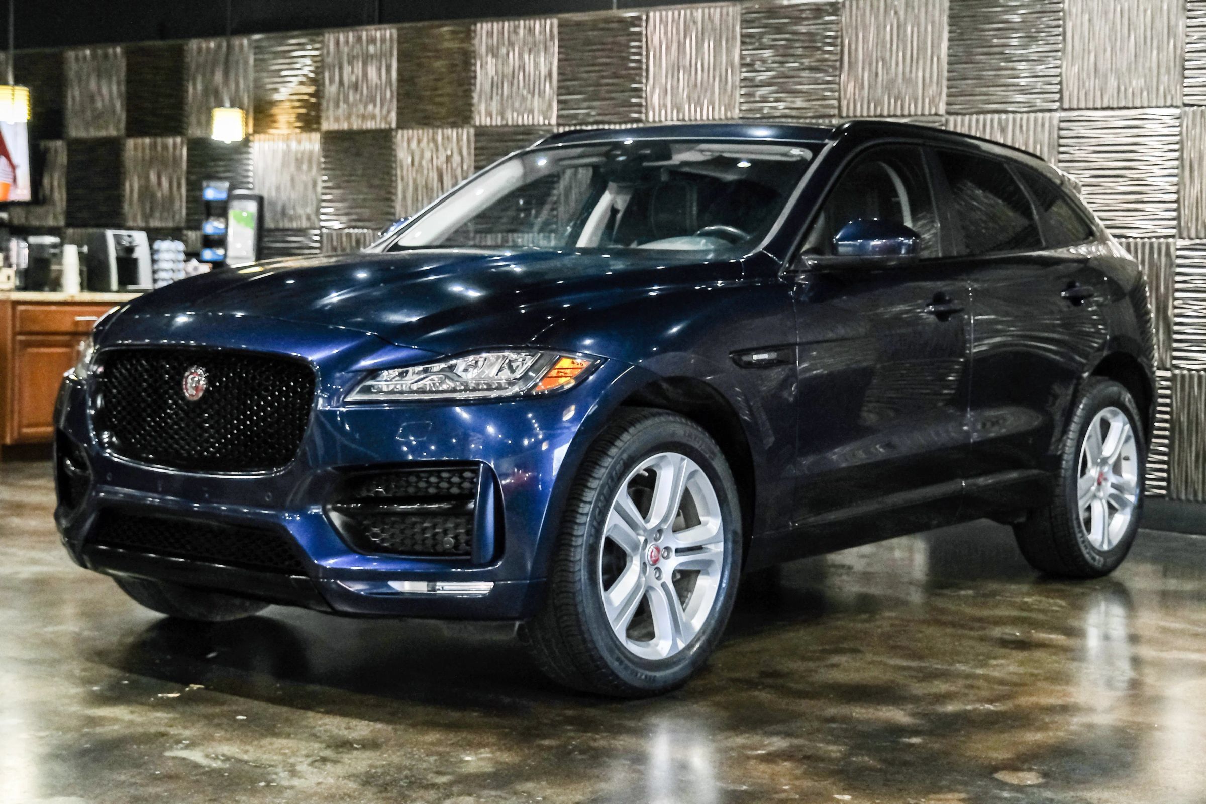 Used 2018 Jaguar F-PACE R-Sport AWD/4WD image 7