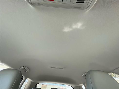 Used 2022 Volkswagen Taos SE w/ Driver Assistance Package image 6