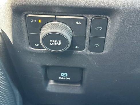 Used 2025 Ford Expedition Active AWD/4WD image 30