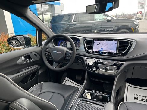 New 2026 Chrysler Pacifica Limited w/ S Appearance Package image 23