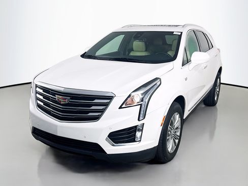 Used 2018 Cadillac XT5 Luxury w/ Driver Awareness Package FWD image 4