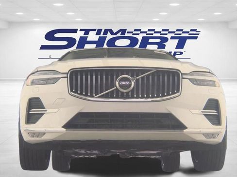 Used 2023 Volvo XC60 B5 Plus w/ Climate Package image 4