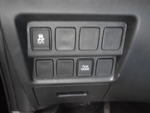 Used 2020 Nissan Pathfinder S FWD image 22
