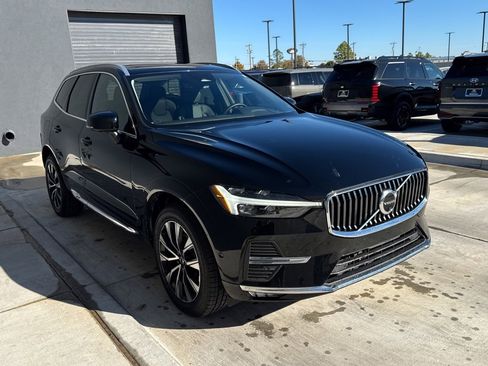 Used 2023 Volvo XC60 B5 Plus image 10