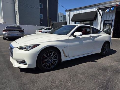 Used 2017 INFINITI Q60 Red Sport 400 image 3