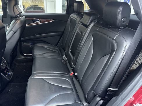 Used 2019 Lincoln Nautilus Select image 25