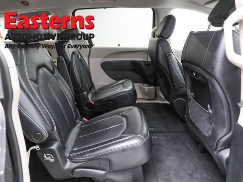 Used 2023 Chrysler Pacifica Touring-L FWD image 26