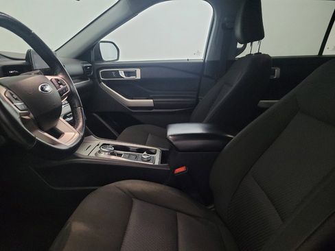 Used 2022 Ford Explorer XLT image 17