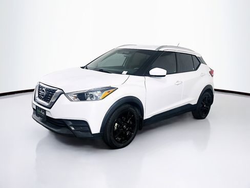 Used 2019 Nissan Kicks SV FWD image 3