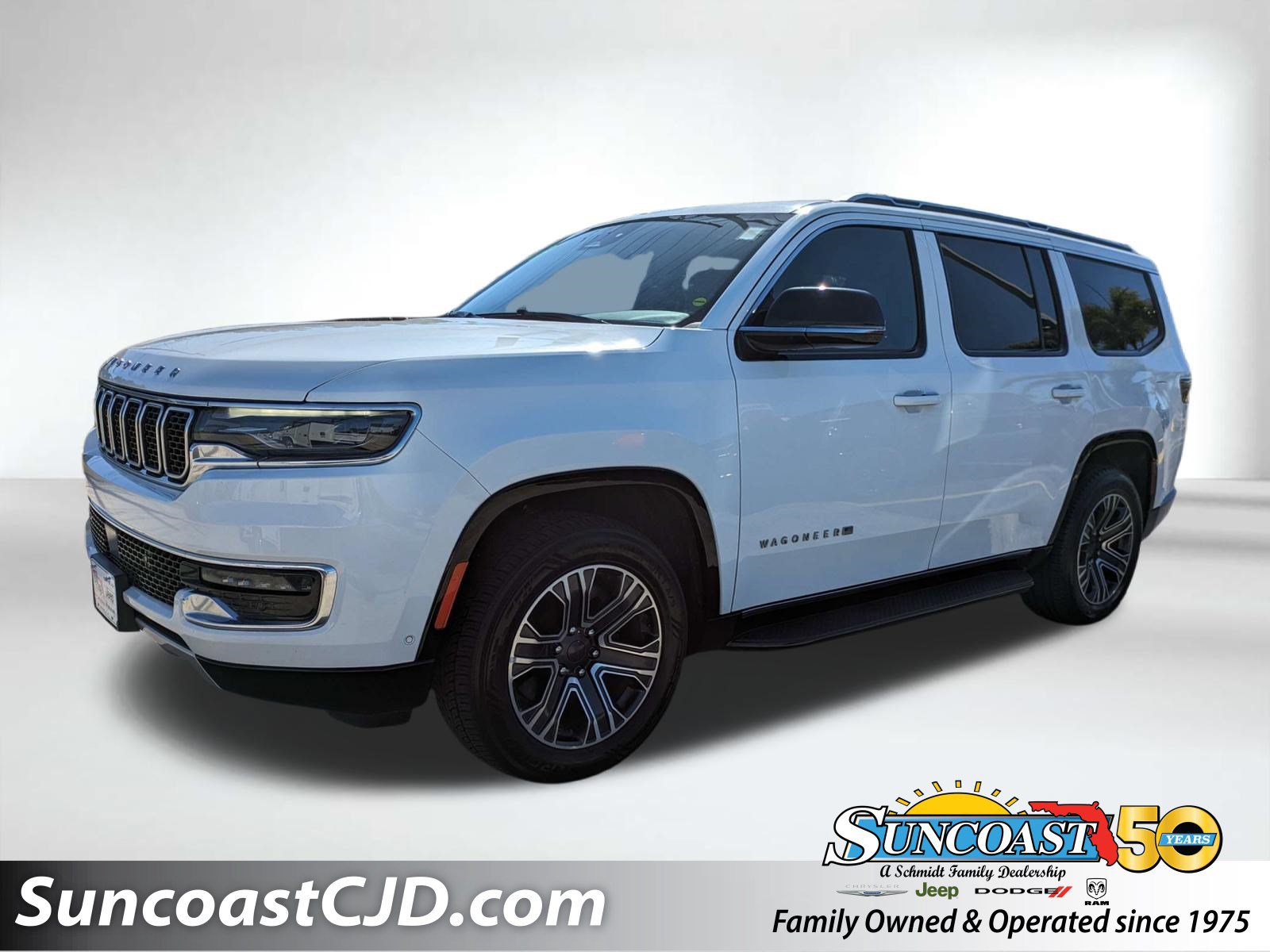 Certified 2024 Jeep Wagoneer Series II w/ Flexible Seating Group RWD image 1