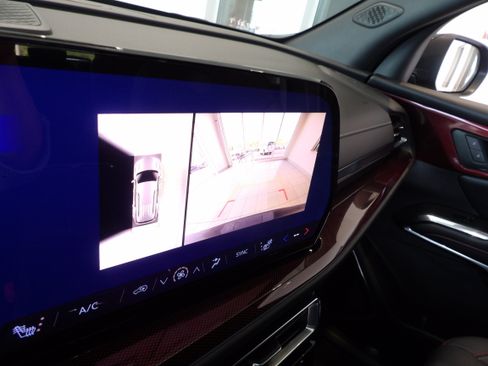 Used 2026 Chevrolet Traverse Z71 w/ Enhanced Driving Package AWD/4WD image 14