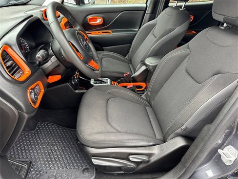 Used 2023 Jeep Renegade Altitude image 9