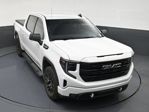 Used 2024 GMC Sierra 1500 Elevation w/ LPO, Elevation Black Package AWD/4WD image 18