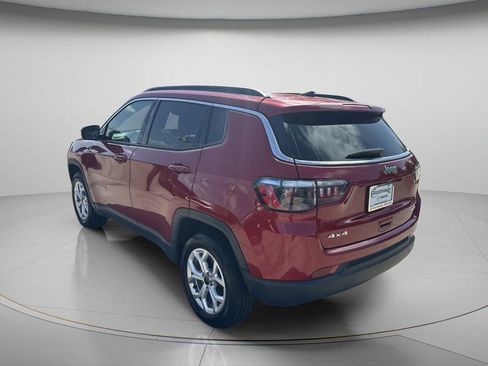 Used 2025 Jeep Compass Latitude w/ Sun & Sound Group AWD/4WD image 5