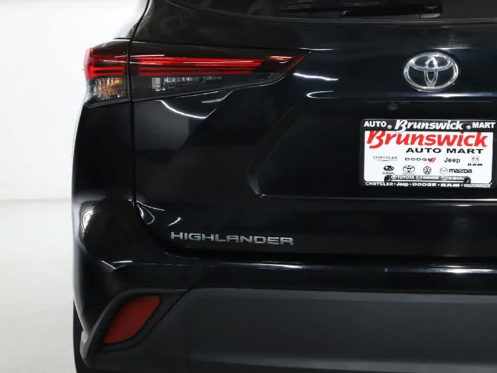 Used 2024 Toyota Highlander XLE AWD/4WD image 44