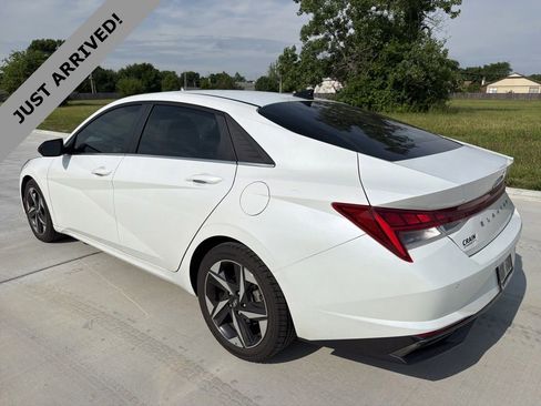 Used 2022 Hyundai Elantra Limited FWD image 7