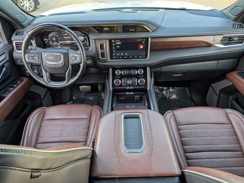 Used 2024 GMC Yukon XL Denali Ultimate image 9