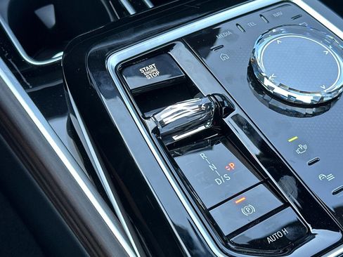 New 2025 BMW 740i image 18