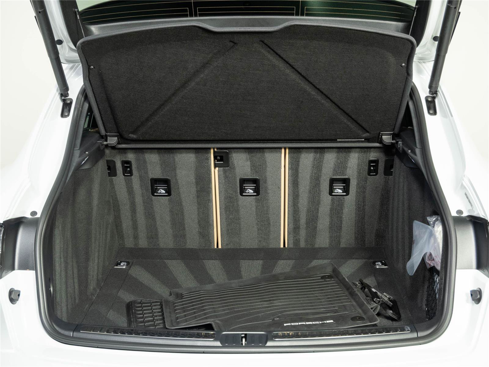 New 2026 Porsche Macan Turbo AWD/4WD image 31