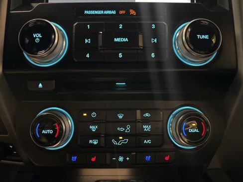 Used 2016 Ford F150 Platinum w/ Equipment Group 701A Luxury image 12