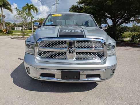 Used 2018 RAM 1500 Laramie w/ Convenience Group AWD/4WD image 9