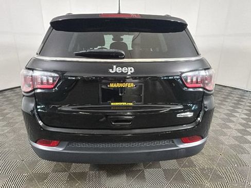 Used 2022 Jeep Compass Latitude FWD image 3