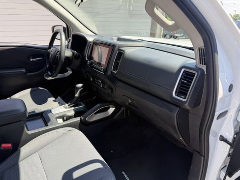 Used 2023 Nissan Frontier SV AWD/4WD image 19