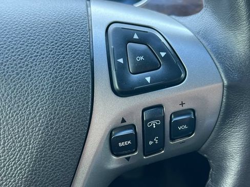 Used 2015 Ford Taurus Limited w/ Equipment Group 301A FWD image 22