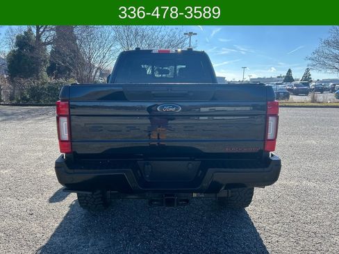 Used 2022 Ford F250 Lariat w/ Black Appearance Package image 4