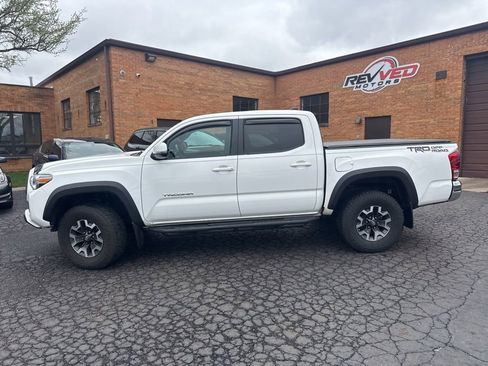 Used 2016 Toyota Tacoma TRD Off-Road w/ Towing Package image 4