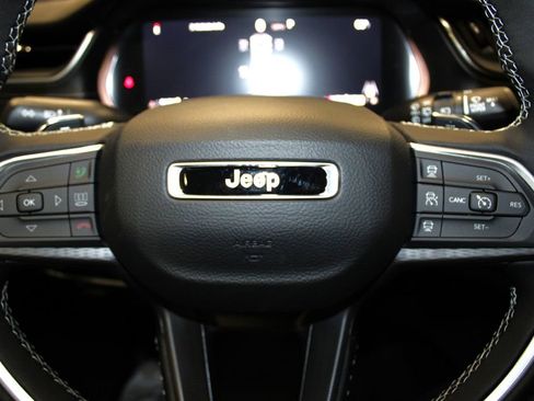 New 2025 Jeep Grand Cherokee Altitude image 11