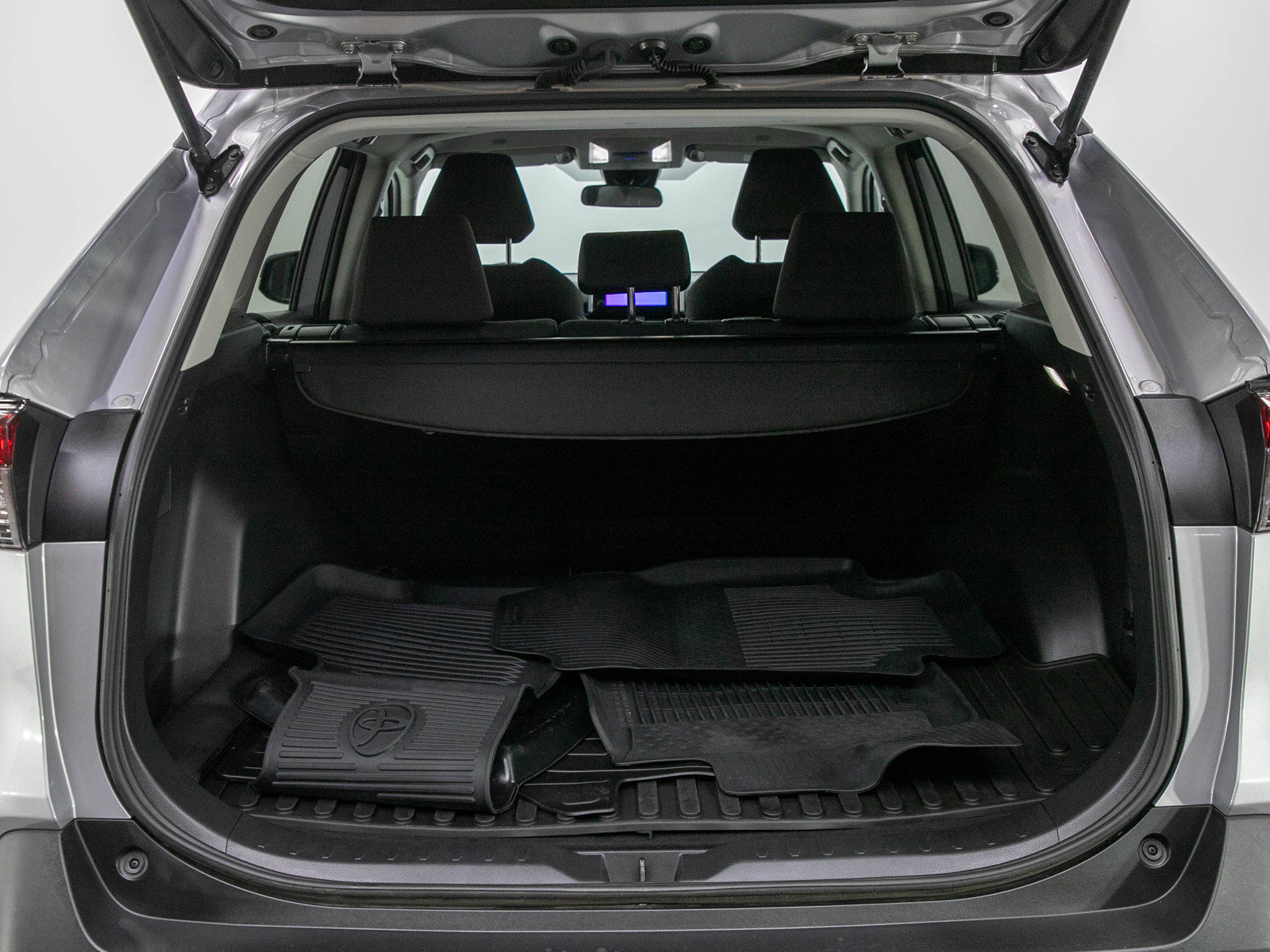 Used 2024 Toyota RAV4 XLE AWD/4WD image 19