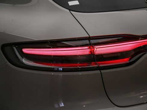 Certified 2026 Porsche Macan AWD/4WD image 15