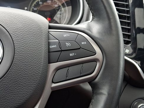 Used 2019 Jeep Cherokee Limited AWD/4WD image 22