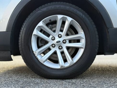 Used 2015 Ford Explorer XLT w/ Equipment Group 202A FWD image 30