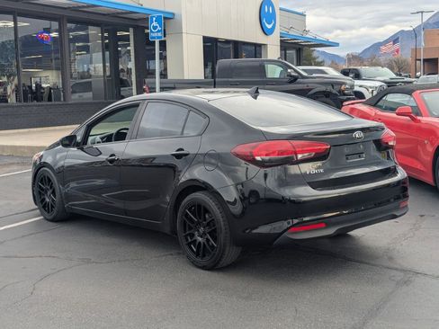 Used 2017 Kia Forte LX image 7