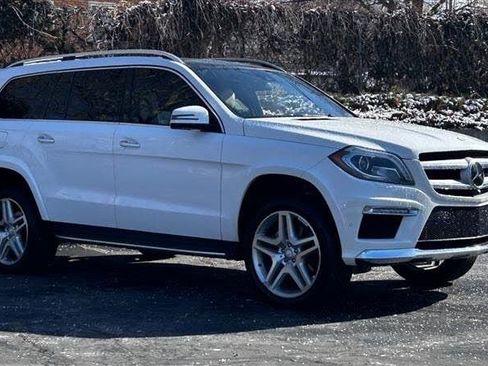 Used 2015 Mercedes-Benz GL 550 4MATIC w/ Driver Assistance Package image 7