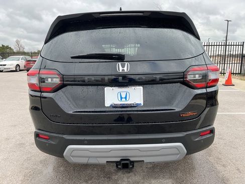 Certified 2025 Honda Pilot TrailSport image 5