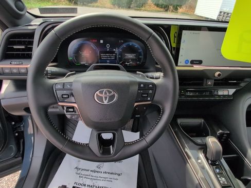 Certified 2025 Toyota Crown Signia w/ Advanced Technology Package image 28