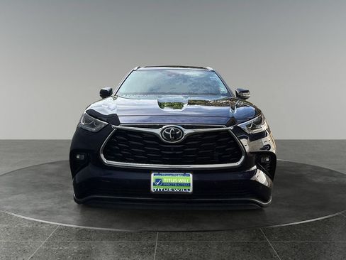 Used 2023 Toyota Highlander Limited AWD/4WD image 2