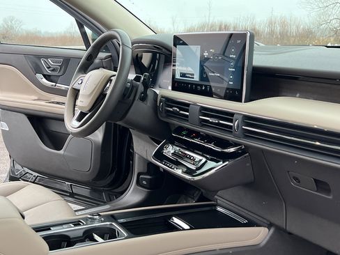 Used 2023 Lincoln Corsair Reserve w/ Equipment Group 202A image 28