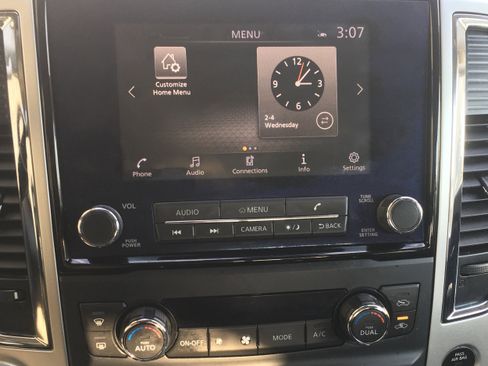 Used 2024 Nissan Titan SV w/ SV Convenience Package AWD/4WD image 15