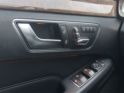 Used 2014 Mercedes-Benz E 350 4MATIC Sedan image 16