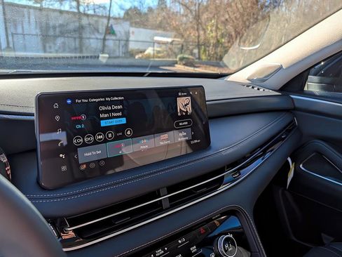 New 2026 INFINITI QX60 Luxe w/ Family Package image 17